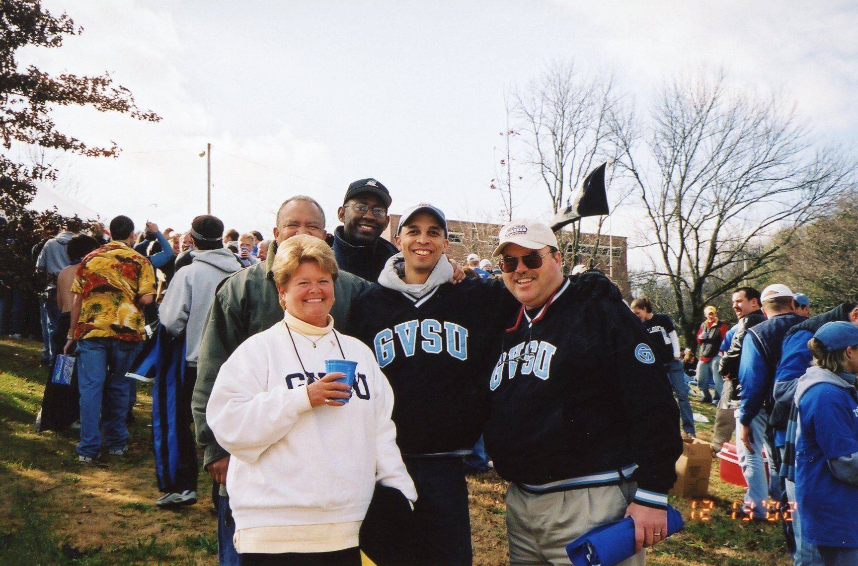 Chris Barbee with fellow alumni tailgating